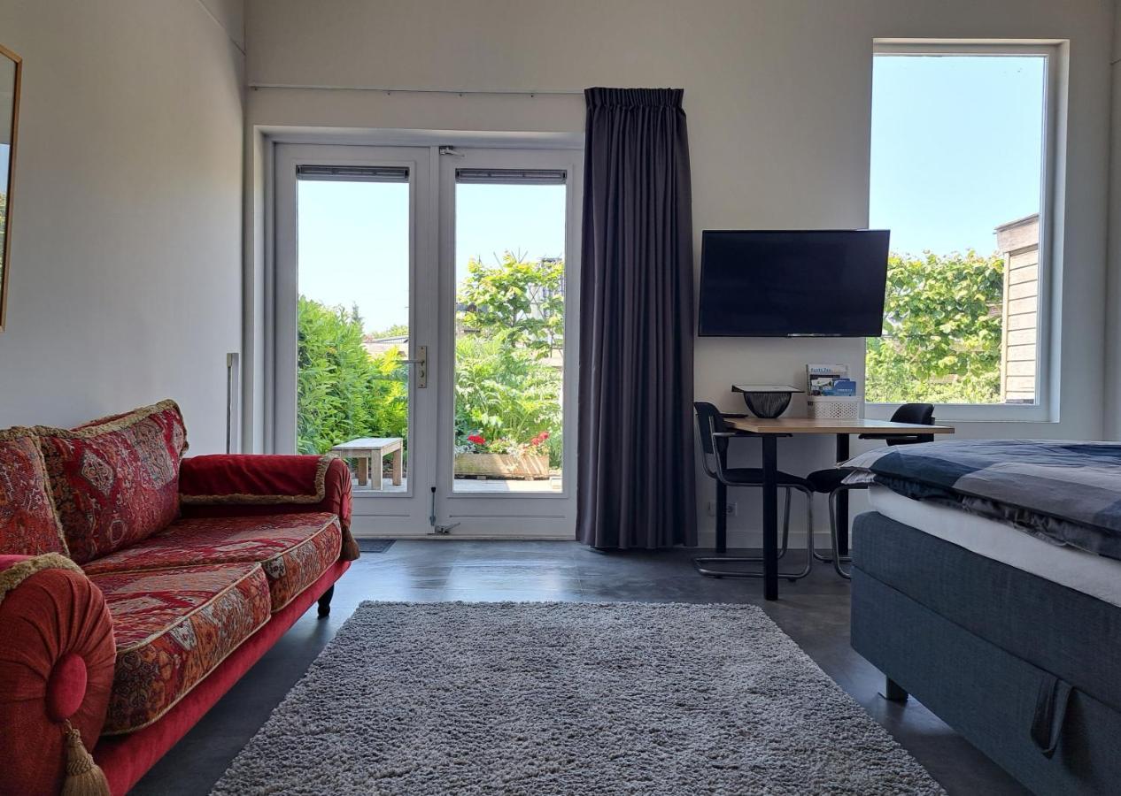 Luxe Ruime Studio Op Unieke, Rustige Locatie Dokkum Exterior photo